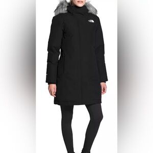 The NorthFace black Women's Arctic Hooded Faux-Fur-Trim Parka
Size medium